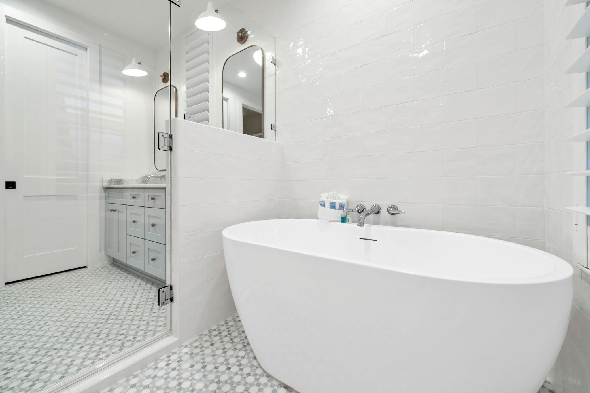 House, Multiple Beds (Casa de Cousins) | Bathroom | Towels, soap, toilet paper