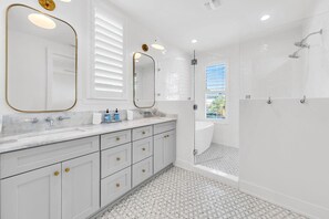 Maison, plusieurs lits (Casa de Cousins) | Salle de bain