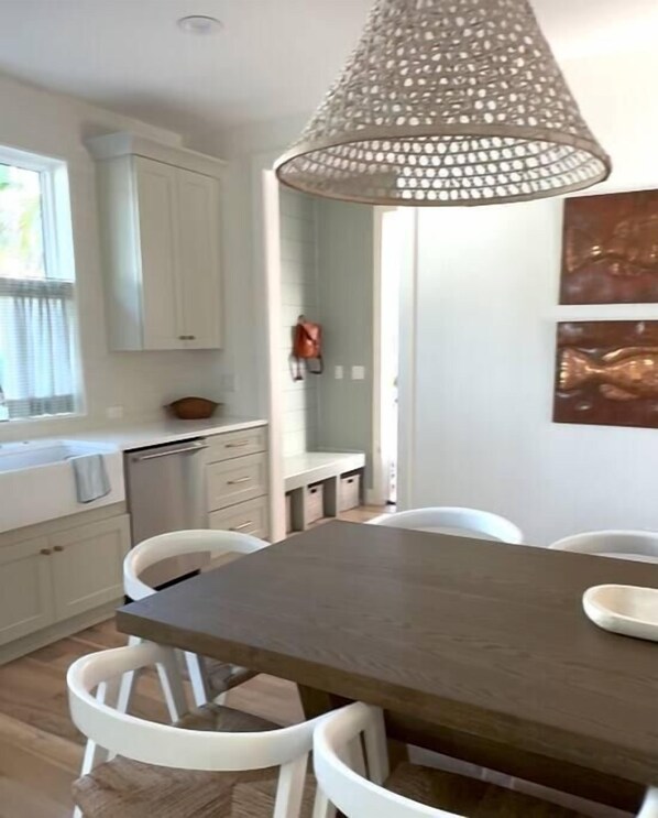 Casa, diversos llits (Casa de Cousins) | Servei de restauració