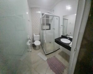 Quadruple Room | Bathroom