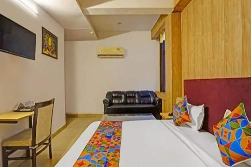 Hotel Vasundhara Grand
