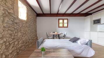 ์ํํธ | 1 ๊ฐ์ ์นจ์ค