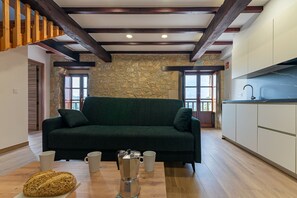 Apartment, Smoking