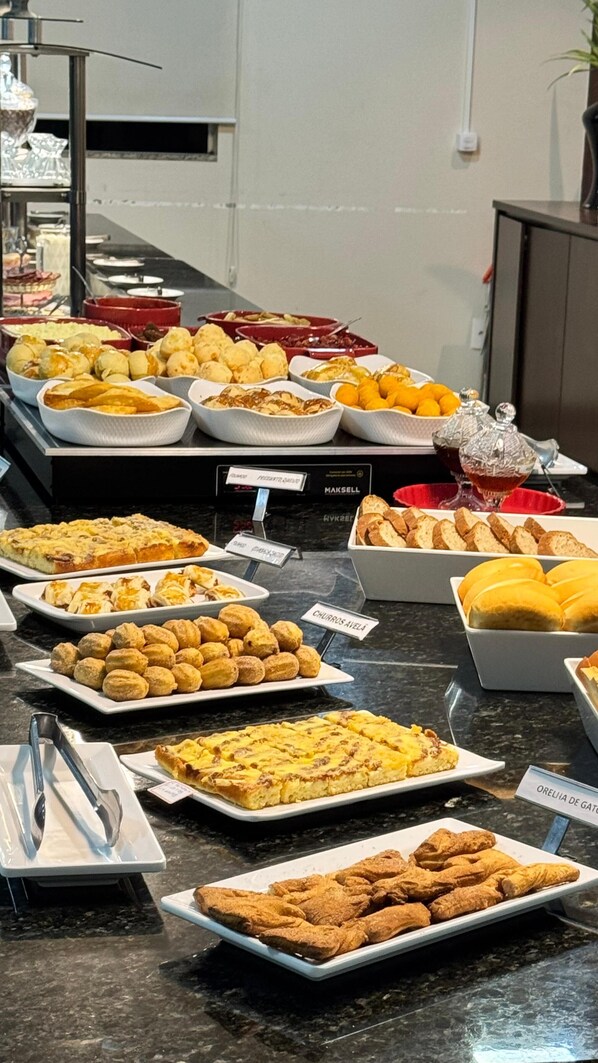 Free daily buffet breakfast