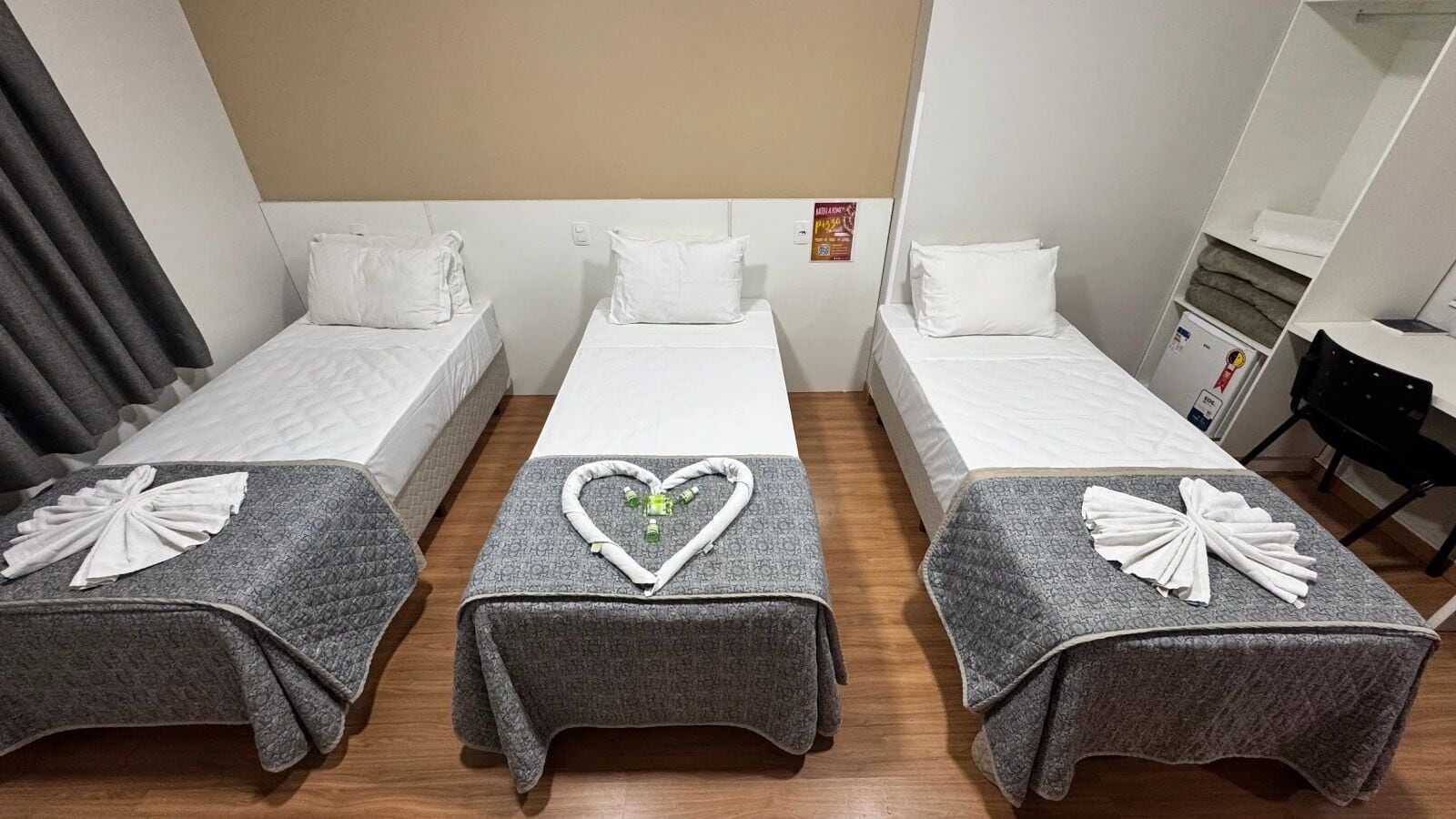 Triple Room | Desk, laptop workspace, soundproofing, free WiFi