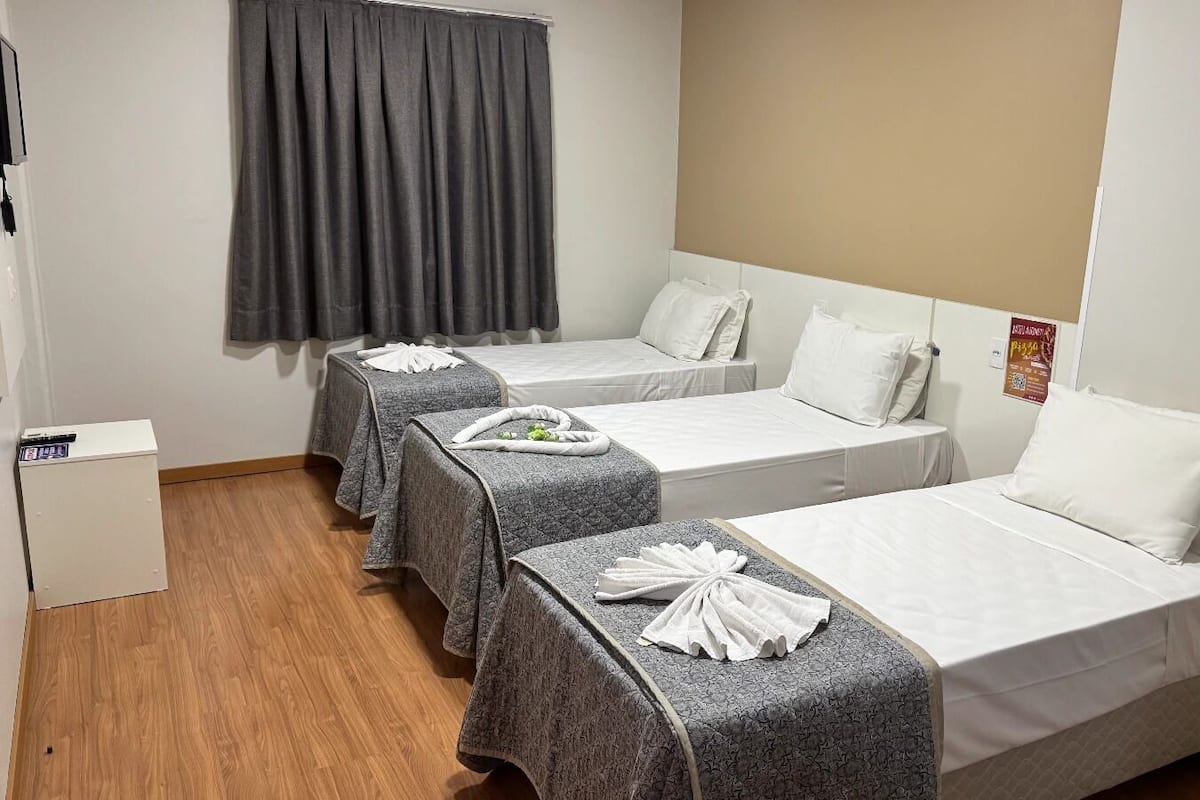 Triple Room | Desk, laptop workspace, free WiFi