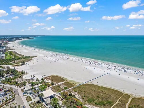 Sunny Beach Retreat on Siesta Key