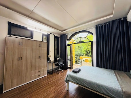 Studio, Balcony, Courtyard View | Desk, blackout drapes, iron/ironing board, free WiFi
