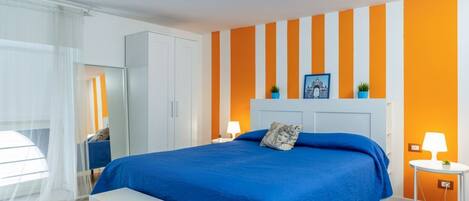 2 Schlafzimmer, Schreibtisch, Bügeleisen/Bügelbrett