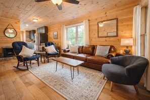 Smart-TV, Kamin, Bücher