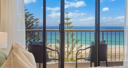 Porta Pacifique 25 - Renovated Bilinga Beachfront - Min. 3 Night Stays