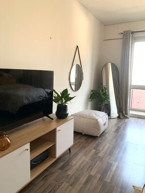 1 habitación, tabla de planchar con plancha, wifi gratis y ropa de cama 