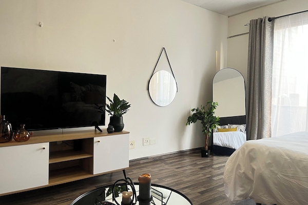 1 habitación, tabla de planchar con plancha, wifi gratis y ropa de cama