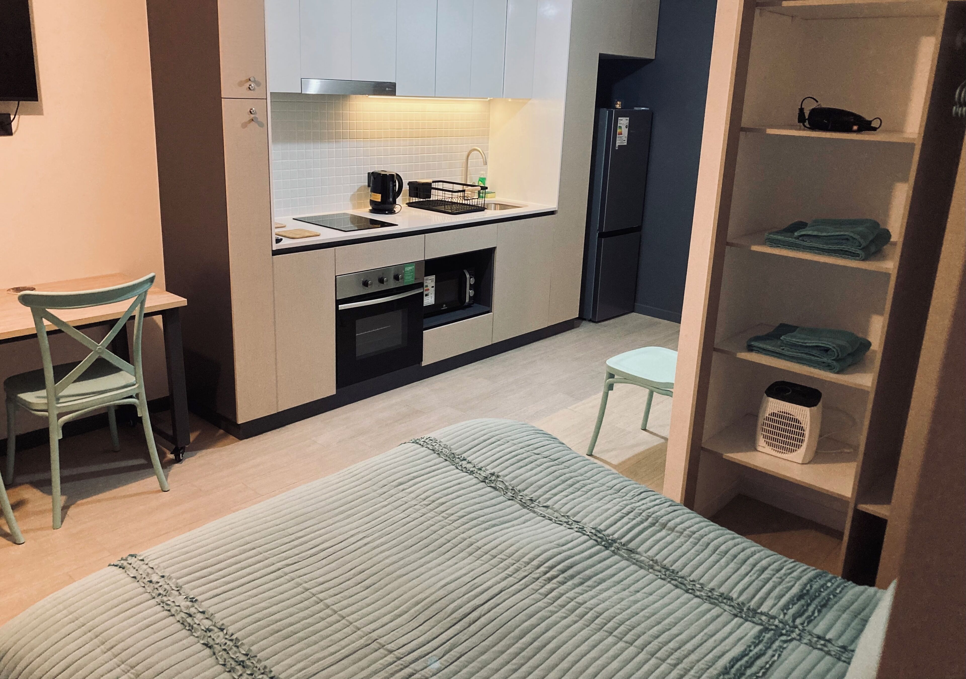 1 bedroom, internet, bed sheets