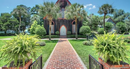 Lowcountry Landing! 3-story Townhouse in Old Town's Promenade