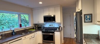 Luxury 6-bedroom home in charming Falmouth walk to Private Beach, Bike Path