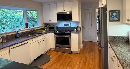 Luxury 6-bedroom home in charming Falmouth walk to Private Beach, Bike Path