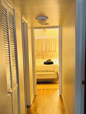 2 chambres, fer et planche à repasser, accès au Wi-Fi (inclus)