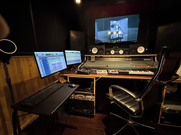 Business centre - The Rose MusicRecording Home (Newark)