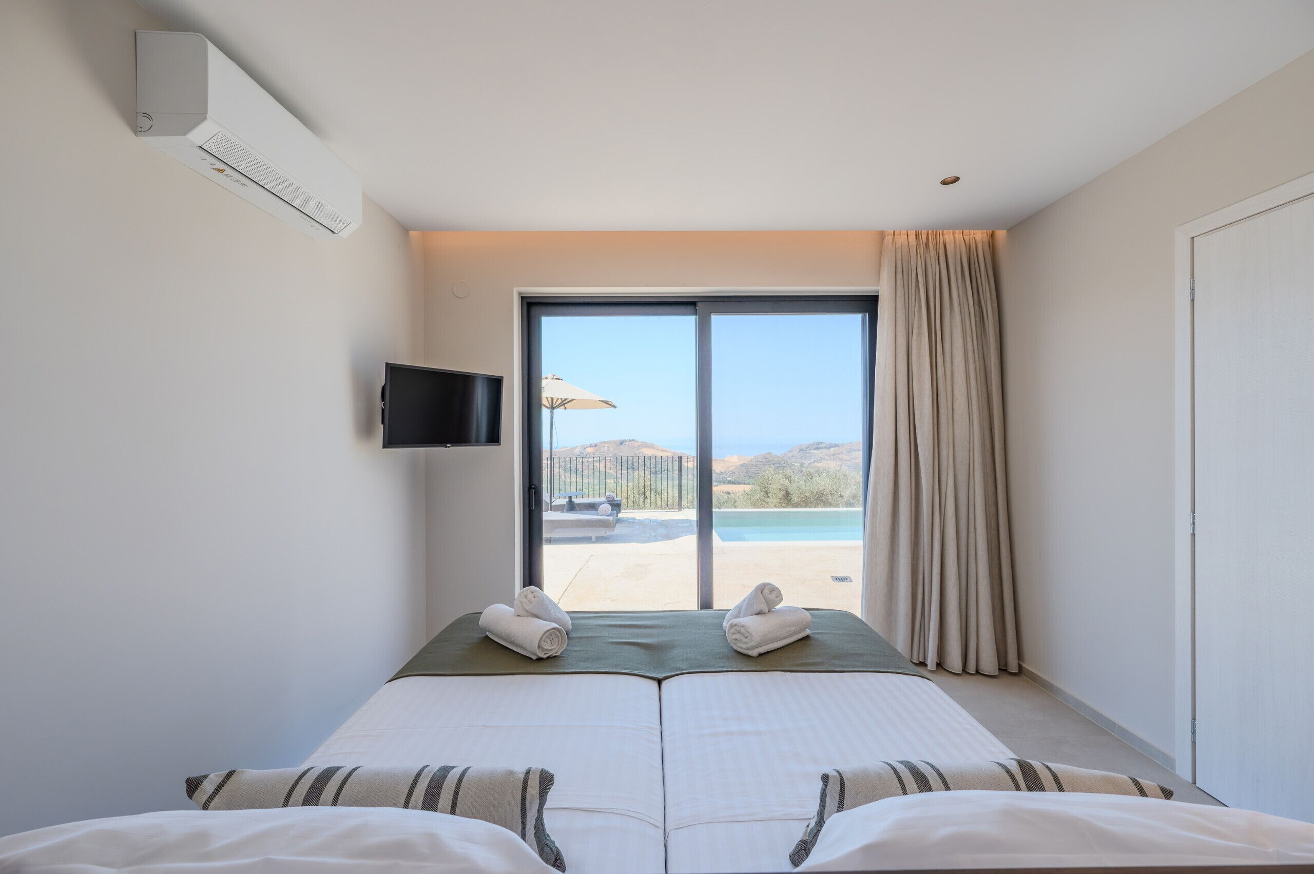 2 Schlafzimmer, kostenlose Babybetten, Bettwäsche