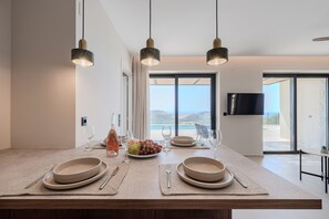 Villa, 2 habitaciones, alberca privada, vista al mar | Servicio a la habitación