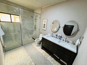 Handtücher, Seife, Toilettenpapier