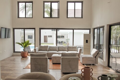 Spacious 4-Bedroom Villa Perfect for Groups