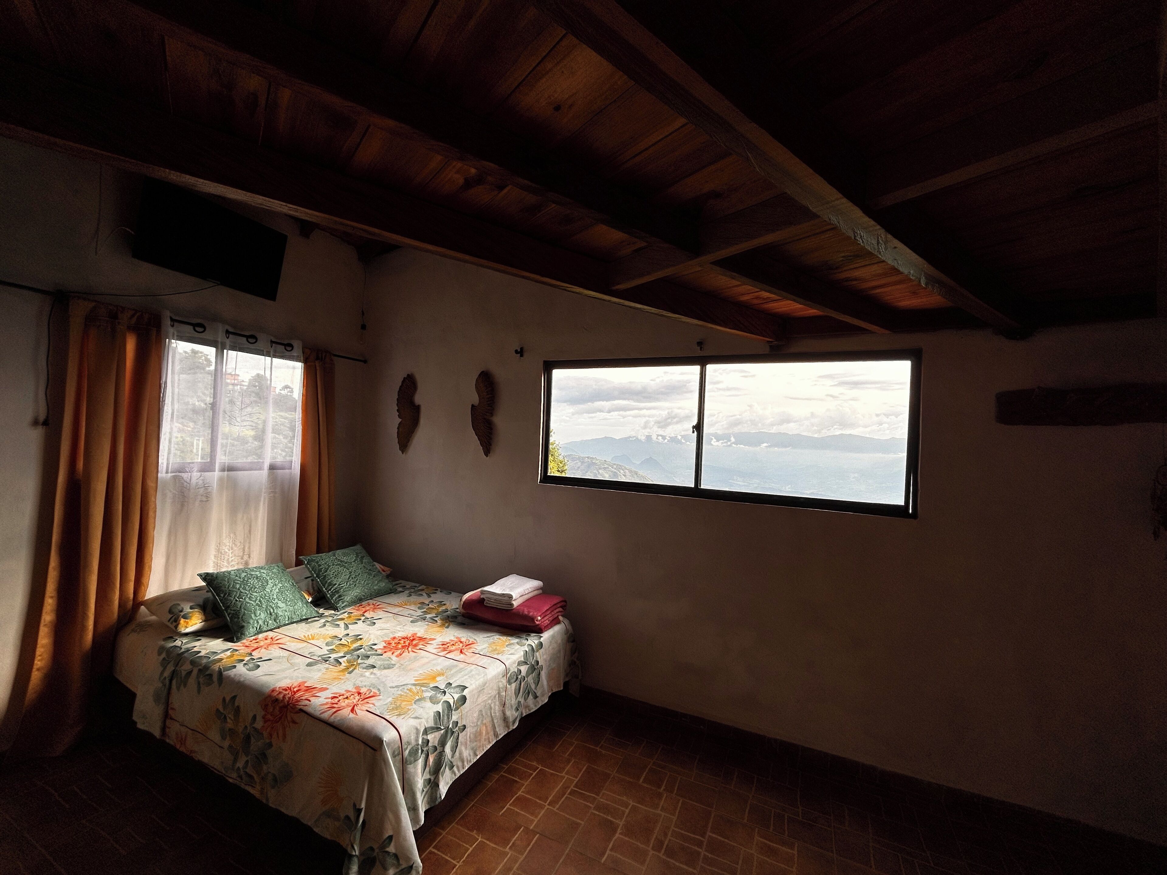 6 dormitorios, tabla de planchar con plancha, Internet y ropa de cama