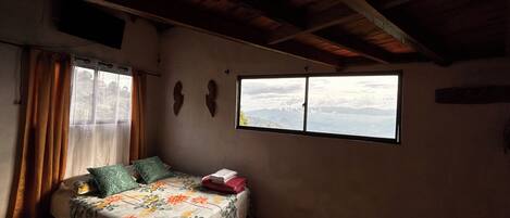 6 多间卧室、熨斗/熨衣板、上网接入、床单