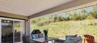 Island Getaway-Luxury Villa & Golf Retreat, King Suite close to Cavendish