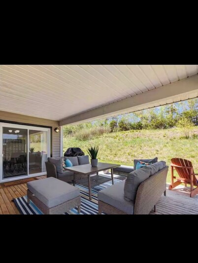 Island Getaway-Luxury Villa & Golf Retreat, King Suite close to Cavendish