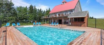 Island Getaway-Luxury Villa & Golf Retreat, King Suite close to Cavendish