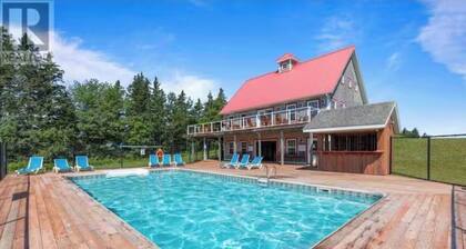 Island Getaway-Luxury Villa & Golf Retreat, King Suite close to Cavendish