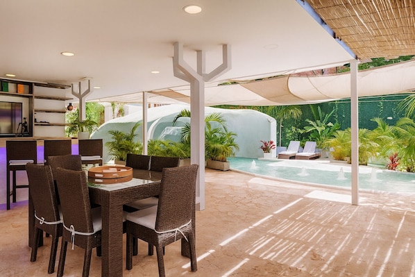 Outdoor dining