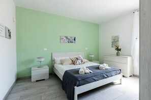 3 bedrooms, iron/ironing board - GuestHost - Bike Lane Apt between Pisa and the Sea (Pisa)