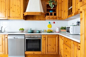 Kühlschrank, Mikrowelle, Geschirrspüler