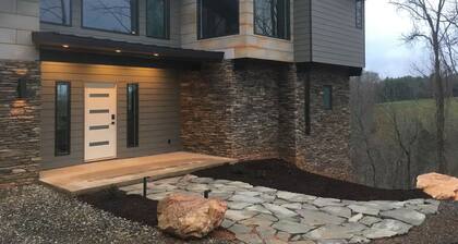 Private Mountain Top Escape with Hot Tub, Theater, Game Room & Fire Pit