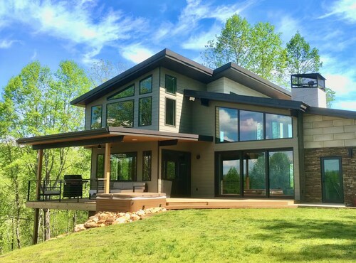 Private Mountain Top Escape  with Hot Tub, Theater, Game Room & Fire Pit