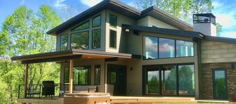 Private Mountain Top Escape  with Hot Tub, Theater, Game Room & Fire Pit