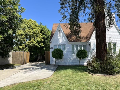 Adorable studio with AC in San Gabriel