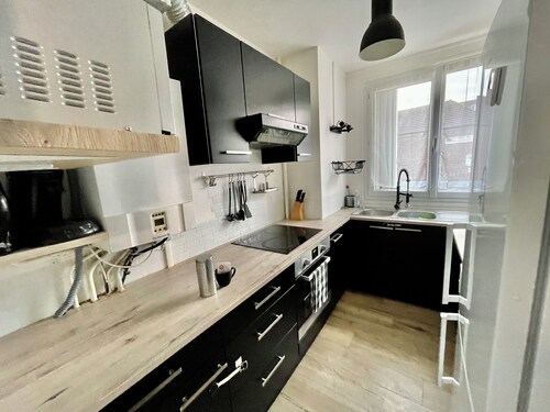 ✈️🚆Grand T2 Rez de chaussée Hyper centre - Navette* & Sauna* + 🅿️Parking