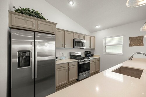 Villages 3BR | Patio | Golfcart | By Eastport Sq.