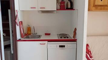 Réfrigérateur, micro-ondes, four, lave-vaisselle