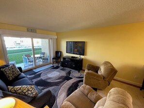 TV - Ground Floor Ocean View 2/2 (New Smyrna Beach)