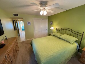 2 bedrooms, free WiFi, bed sheets - Ground Floor Ocean View 2/2 (New Smyrna Beach)