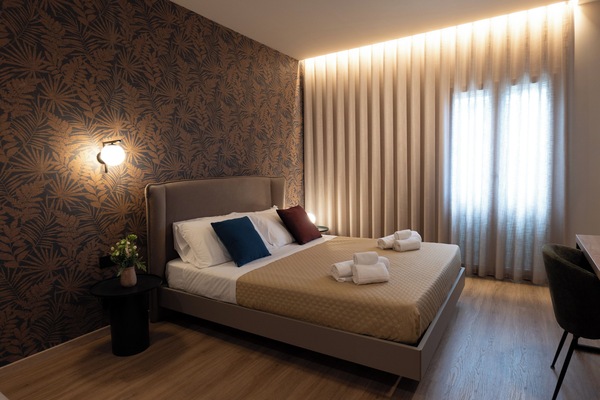 Luxury Triple Room, 1 Bedroom | Soundproofing, iron/ironing board, WiFi (free)