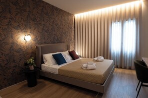 Habitación triple de lujo, 1 habitación | Insonorización, tabla de planchar con plancha y wifi gratis 