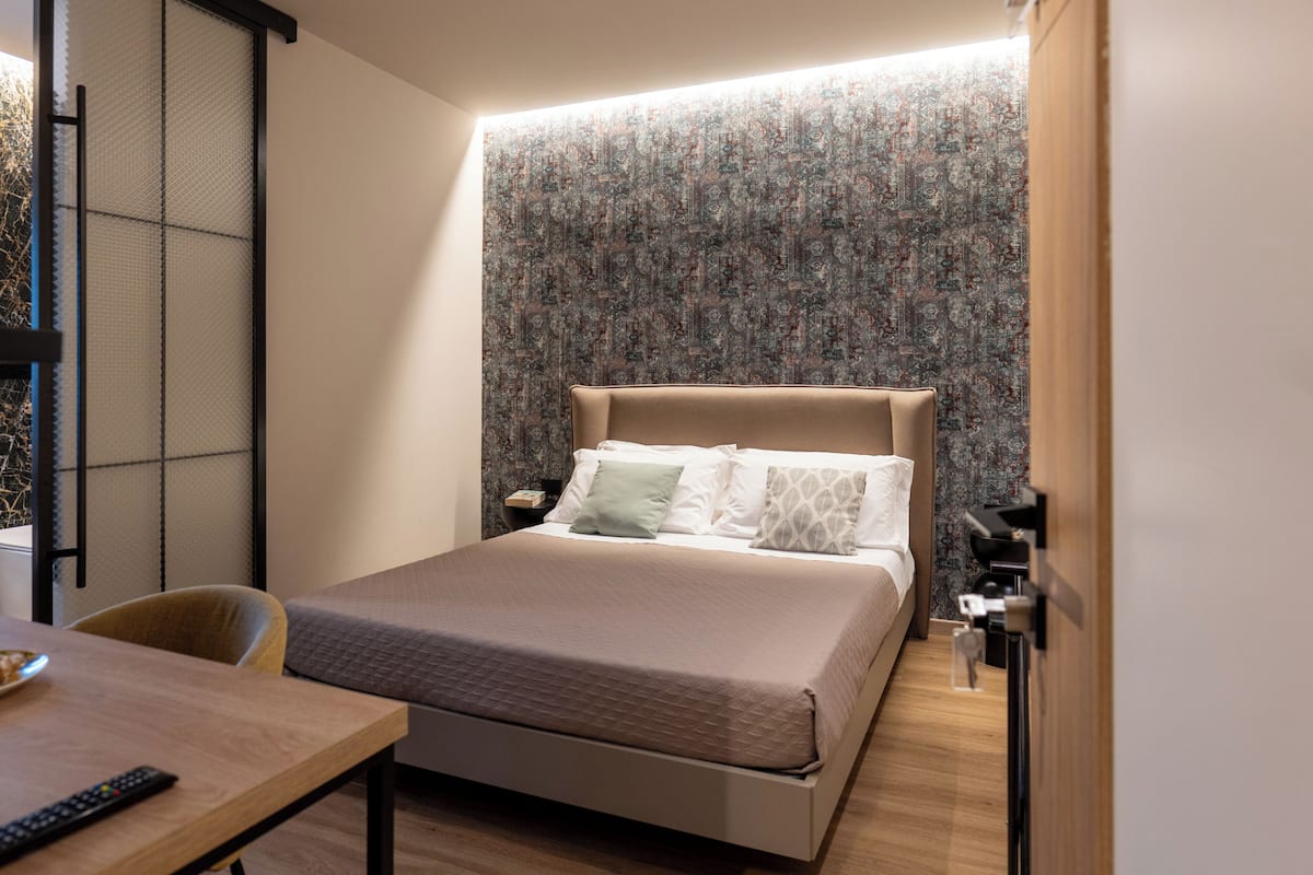 Luksus-dobbeltrom | Lydisolert, strykejern/-brett og wi-fi (inkludert)