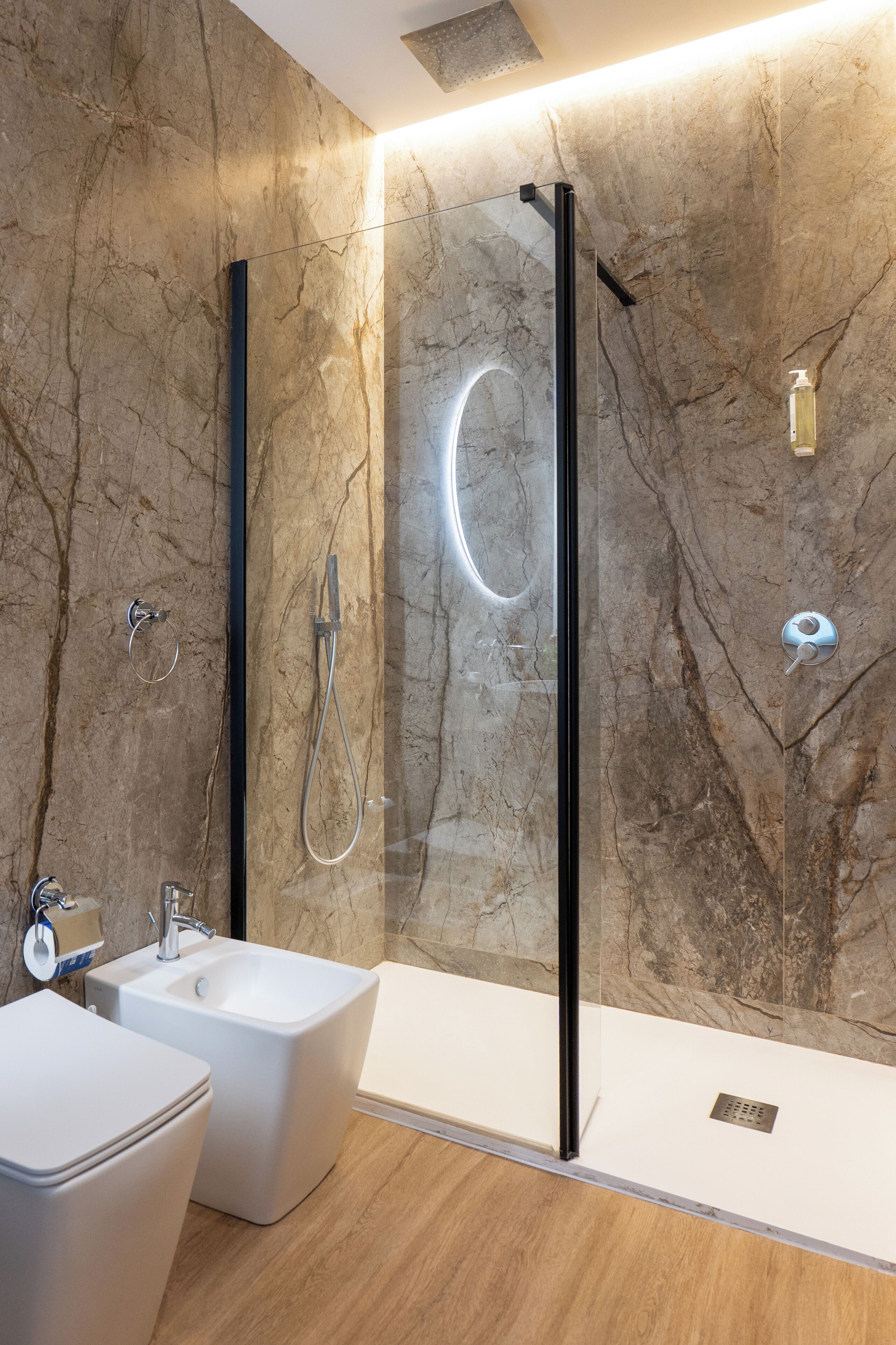 Luxury Triple Room, 1 Bedroom | Bathroom | Bathrobes