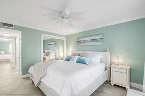 2 bedrooms, free WiFi, bed sheets - Time to relax at the beach! (New Smyrna Beach)